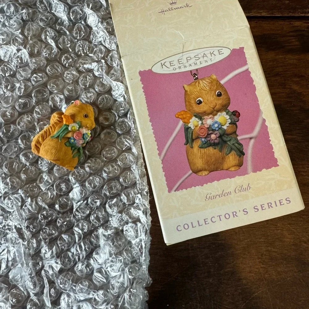 Hallmark Garden Club Chipmunk 1997 Spring Collection‎ Keepsake Ornament Spring